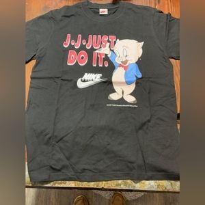 Vintage 90's Nike+Loony Tunes porky T-shirt.